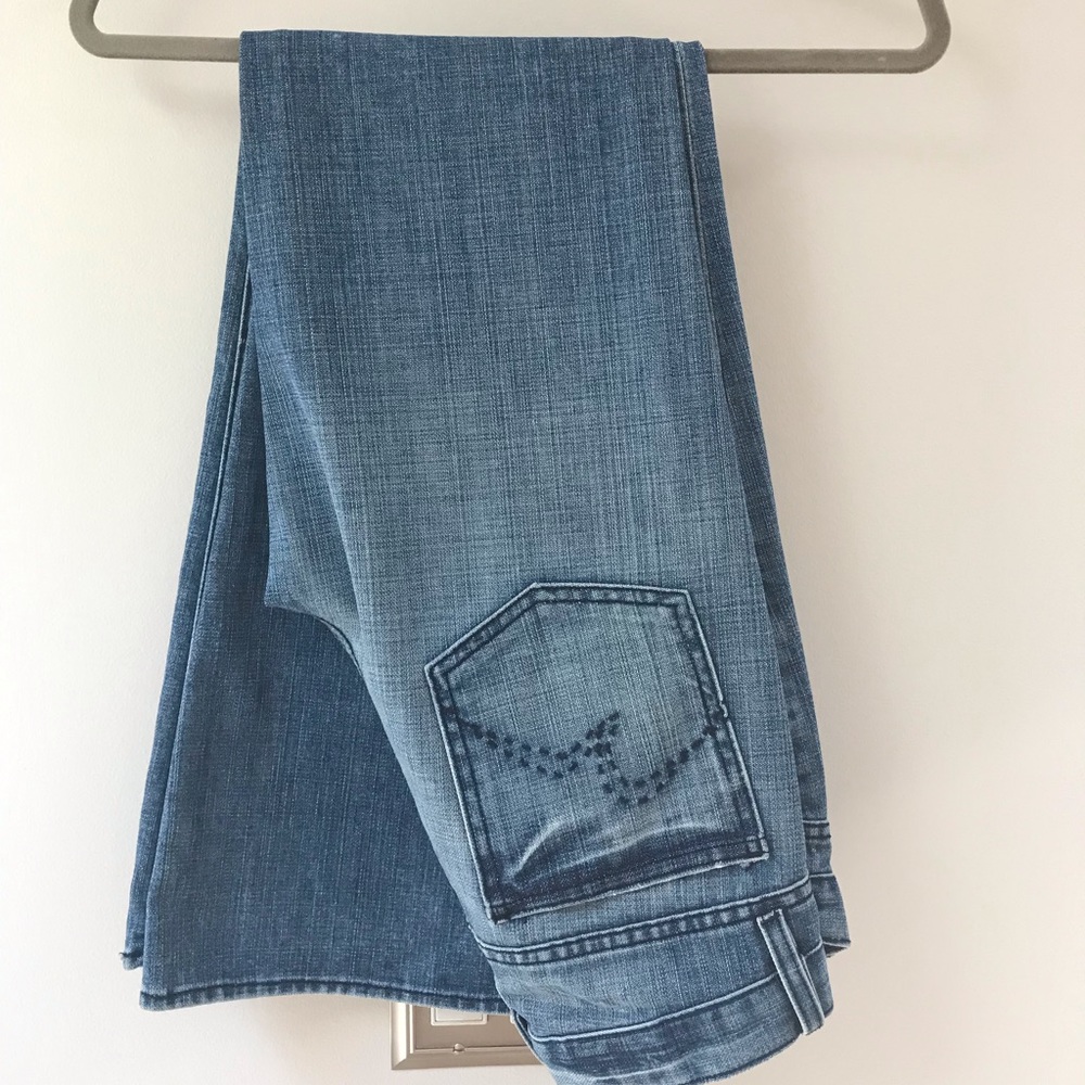 BCBGMAXAZRIA Jeans. Size 27. EUC